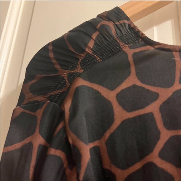 Banana Republic Giraffe Print Blouse - Picture 6 of 8